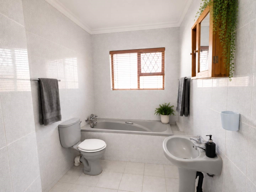 3 Bedroom Property for Sale in Pentagon Park Free State